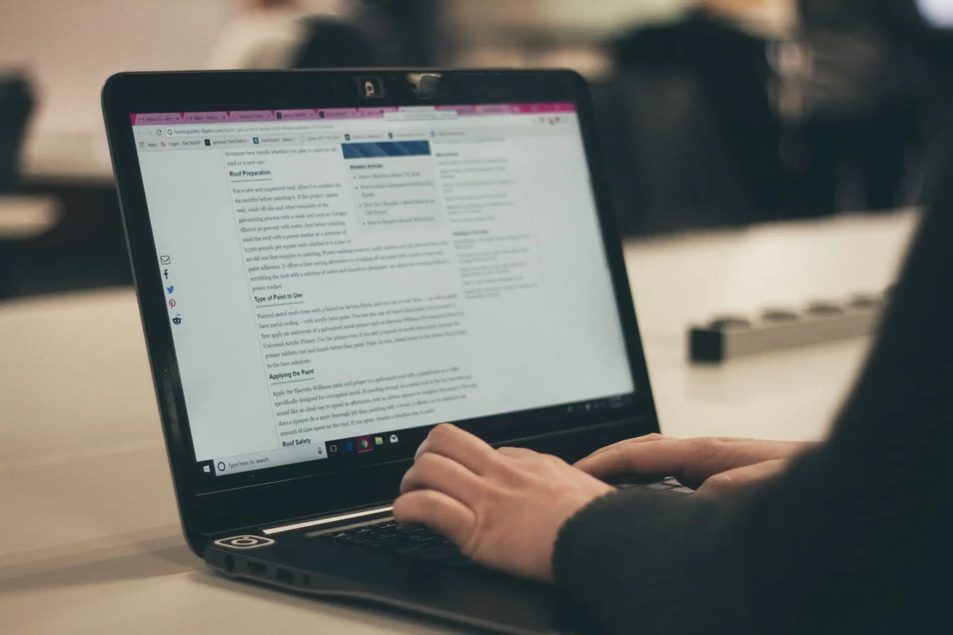 writing optimized blog on a laptop